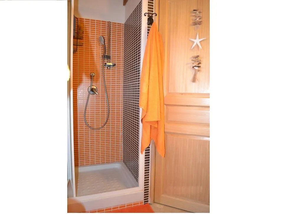 Apartments Mimose باديسي